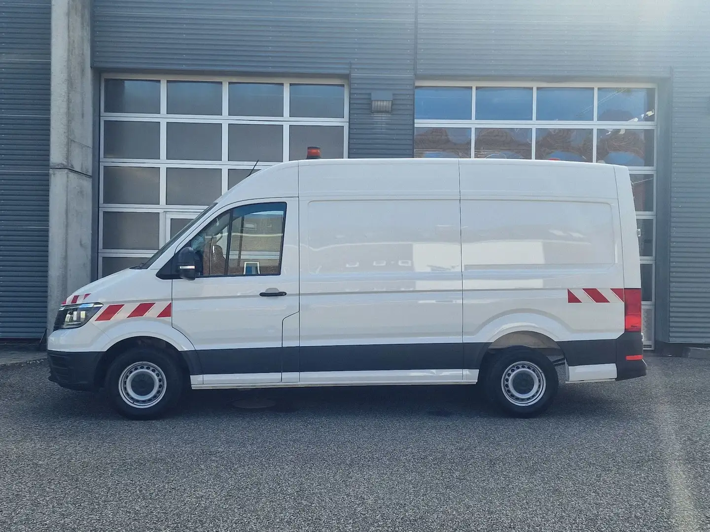 Volkswagen Crafter Kasten 35 mittellang Hochdach Klima AHK Weiß - 2