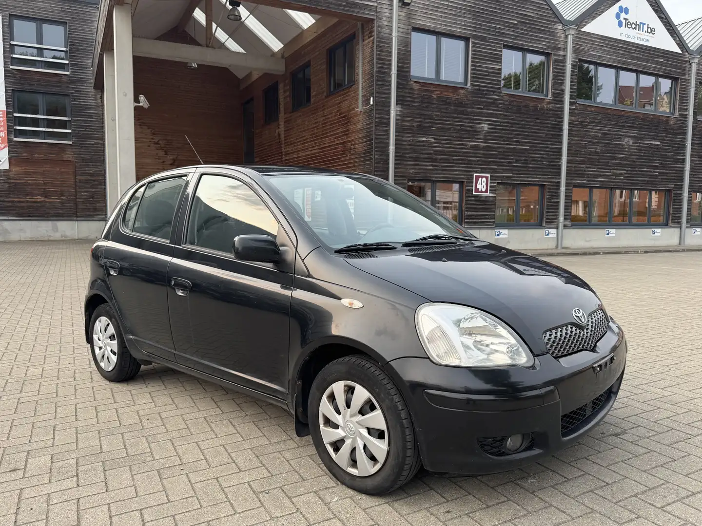 Toyota Yaris 1.3 VVT-i. EXPORT Noir - 2