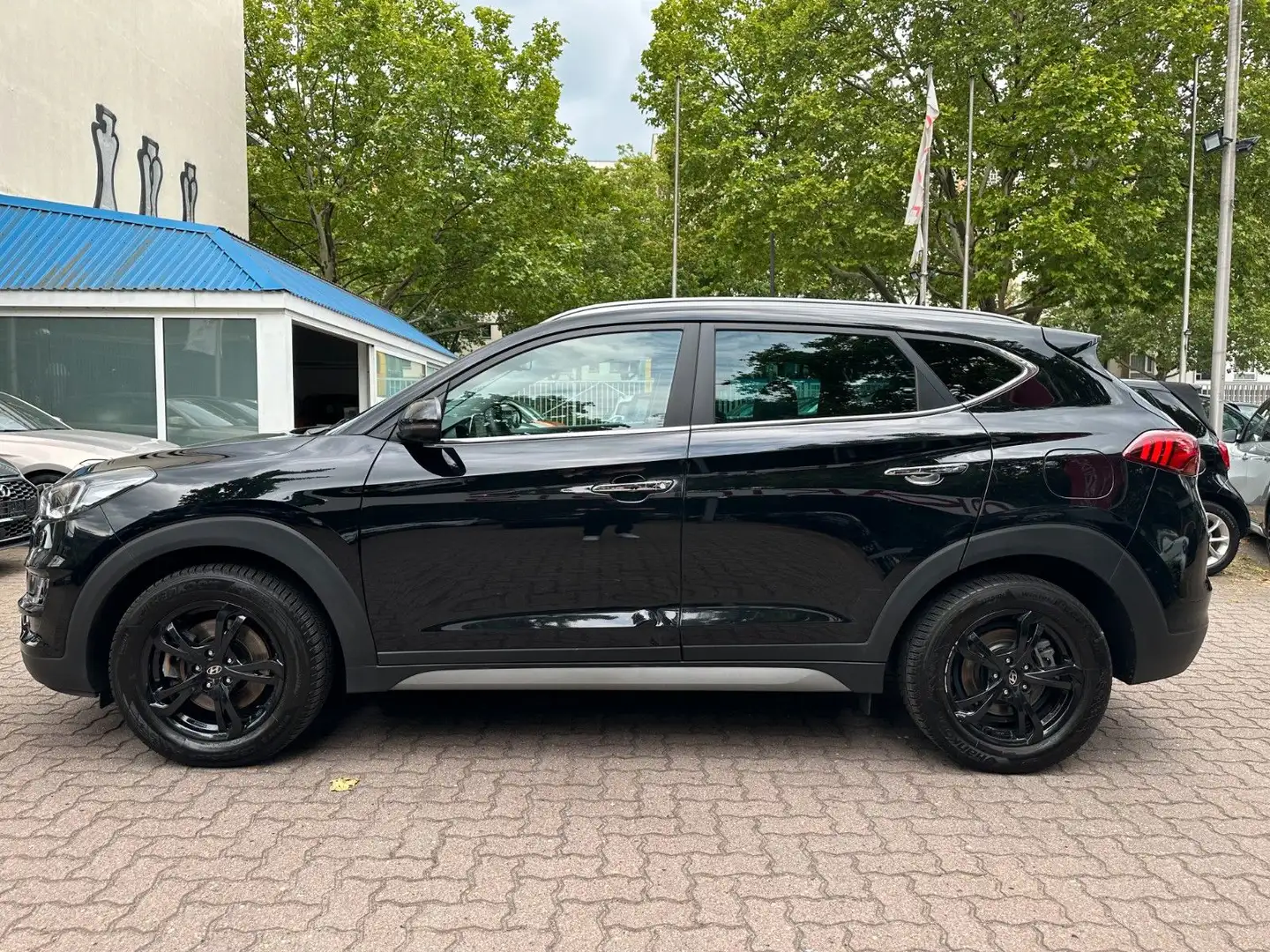 Hyundai TUCSON Premium Automatik*LEDER*NAV*SHZ*PDC*360° Noir - 2