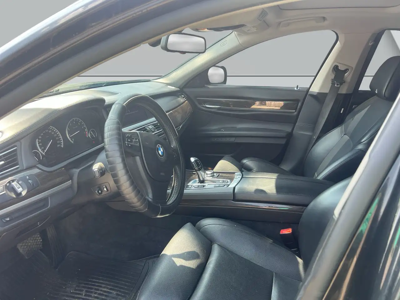 BMW 7 Series снимка BMW 7 Series