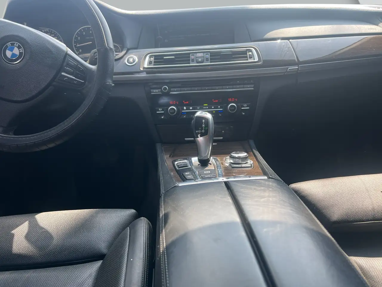 BMW 7 Series снимка BMW 7 Series
