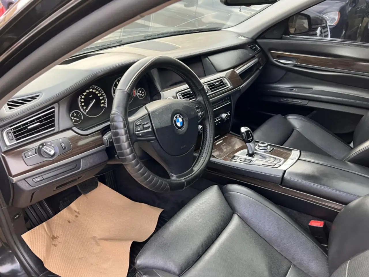 BMW 7 Series снимка BMW 7 Series