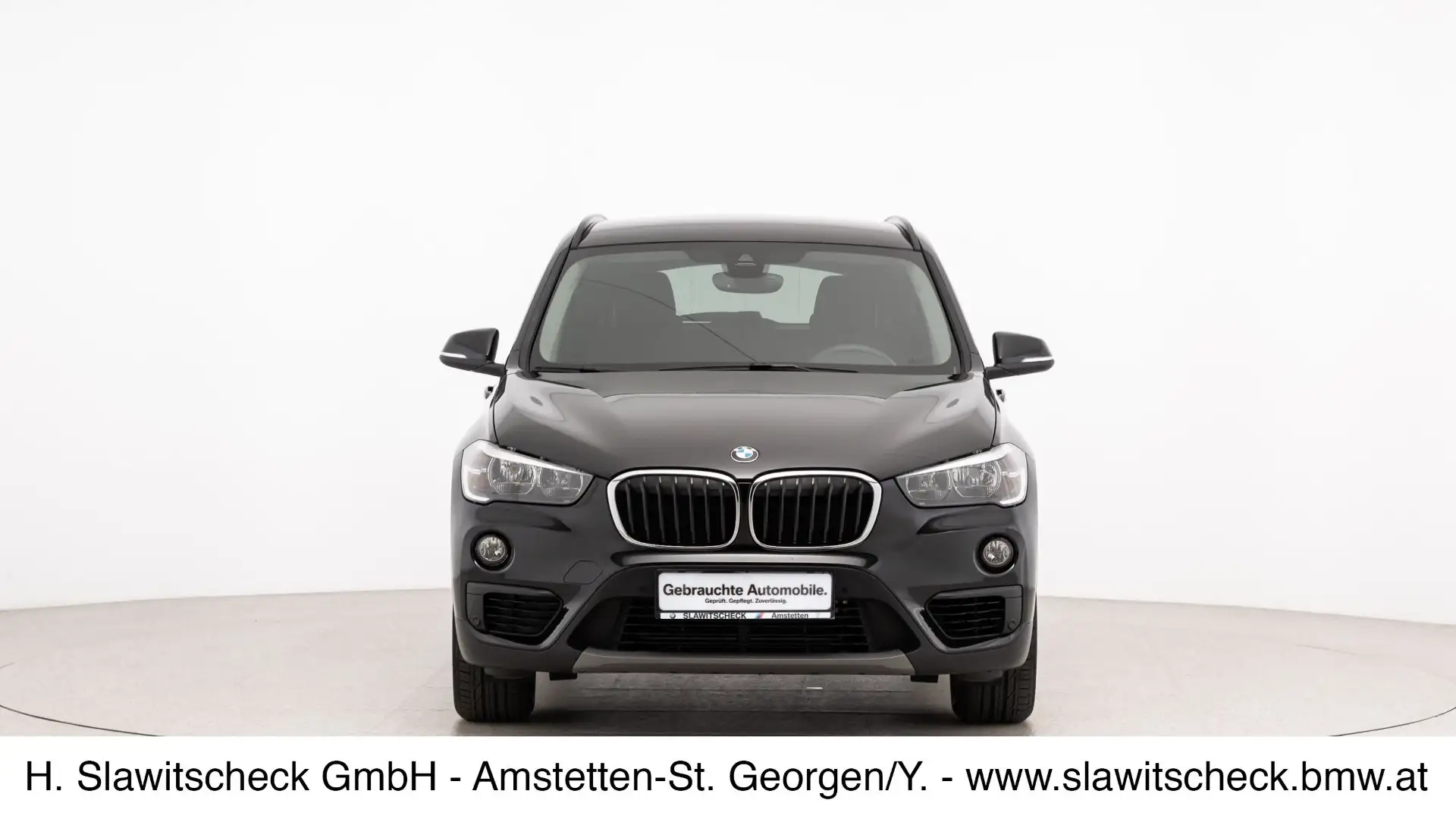 BMW X1 sDrive18i F48 Schwarz - 2