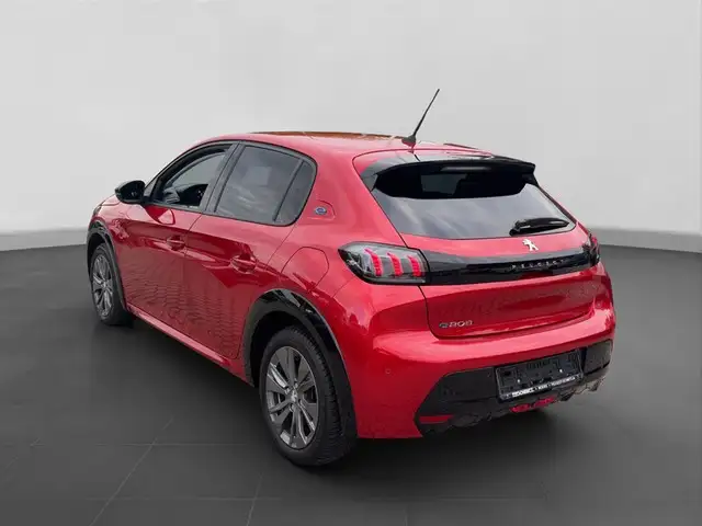 Peugeot E-208 view 3