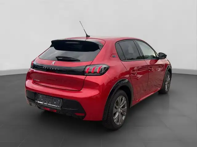 Peugeot E-208 view 5