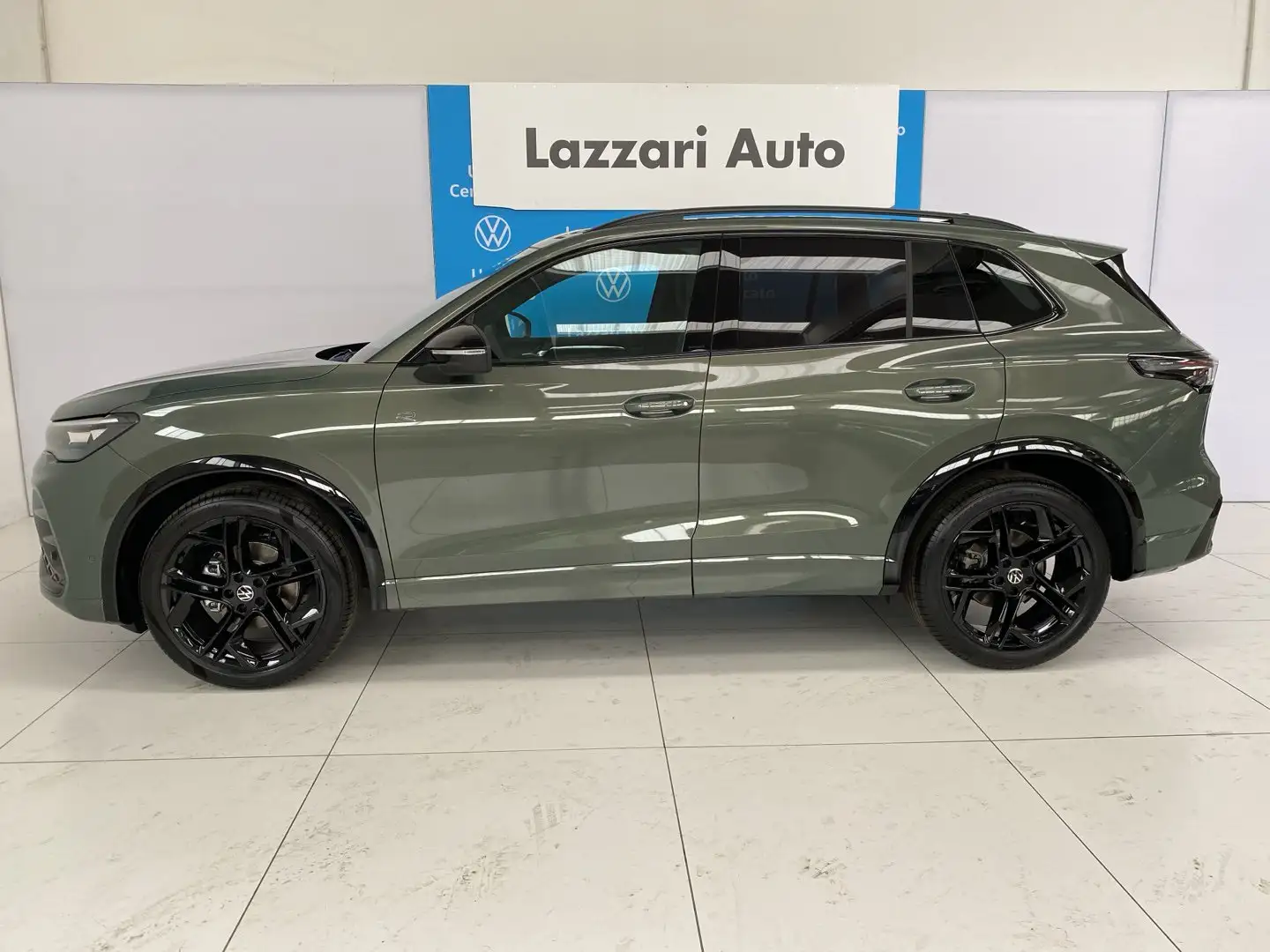 Volkswagen Tiguan 1.5 eTSI 150 CV ACT DSG R-Line Plus Verde - 2