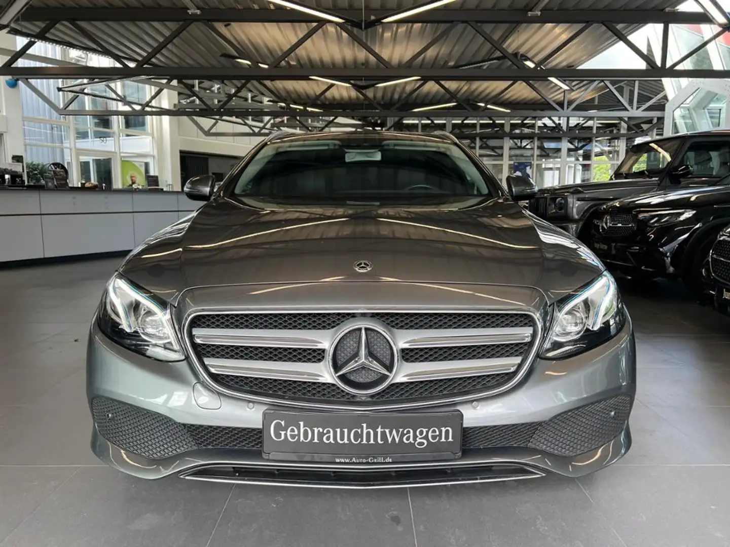 Mercedes-Benz E 220 d 4MATIC T-Modell +LED+Avantgarde+Navi+AUT Grijs - 2