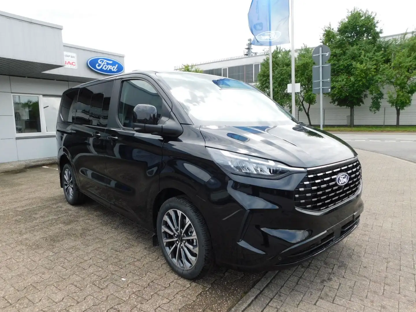 Ford Tourneo Custom 2.0 L1 Autom Titanium X ACC/360° Schwarz - 1