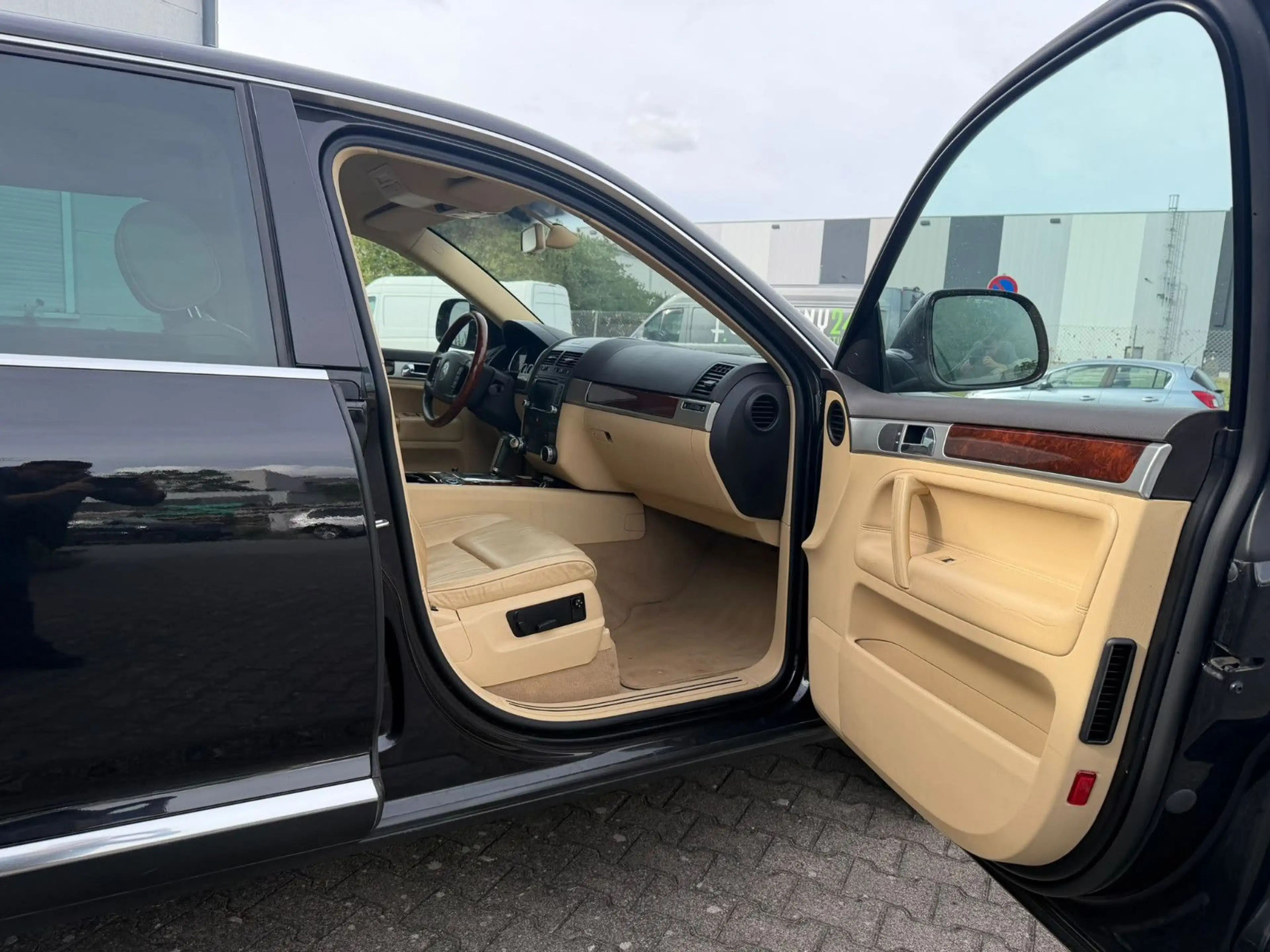 Volkswagen Touareg 3.0 V6 TDI /1 Jahr Garantie/ TÜV NEU — photo 11
