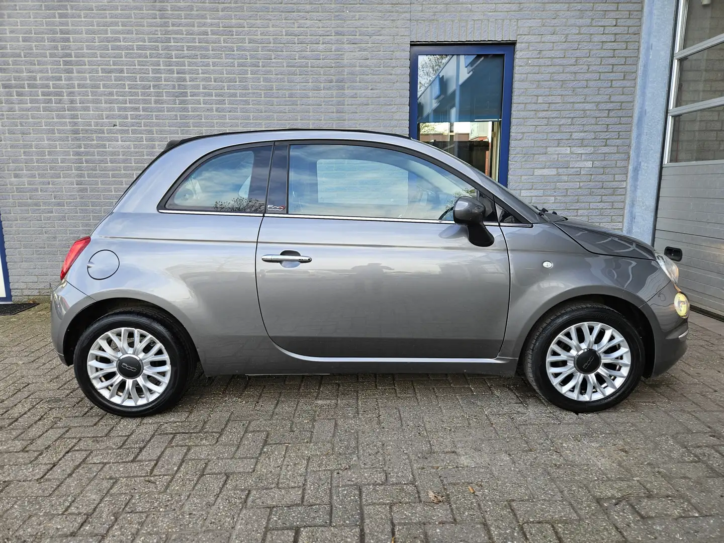 Fiat 500C 0.9 TwinAir Turbo Lounge Inclusief Afleveringskost Grijs - 2