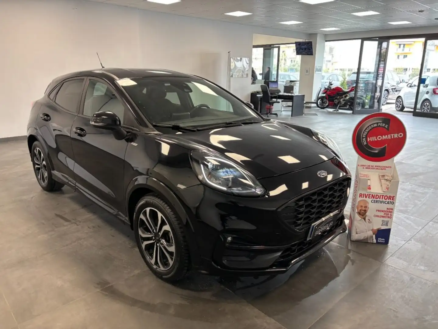 Ford Puma 1.0 Benzina ST-Line Hybrid Schwarz - 1