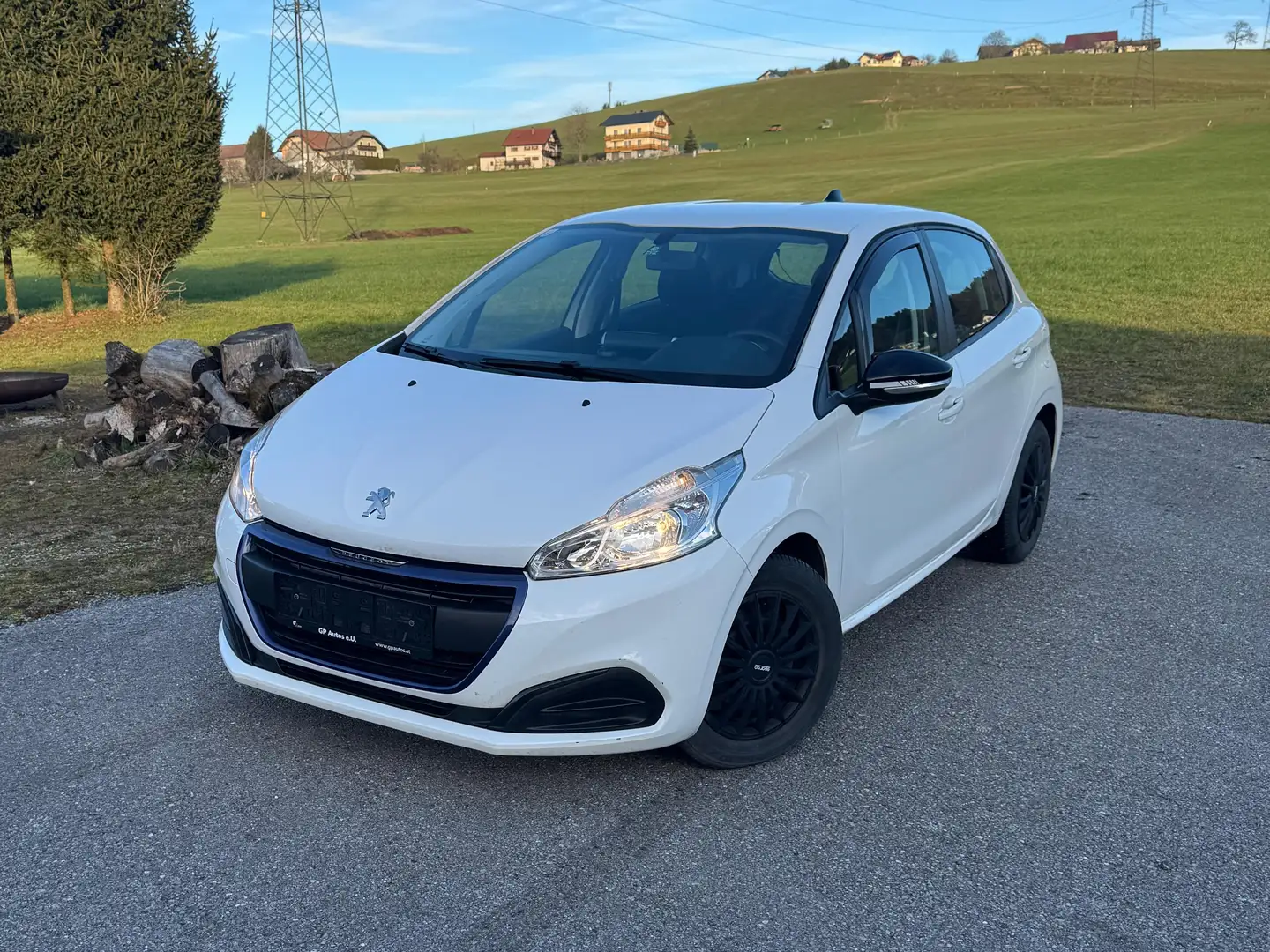 Peugeot 208 1,0 - großes Infotainment, sehr gepflegt. Weiß - 1