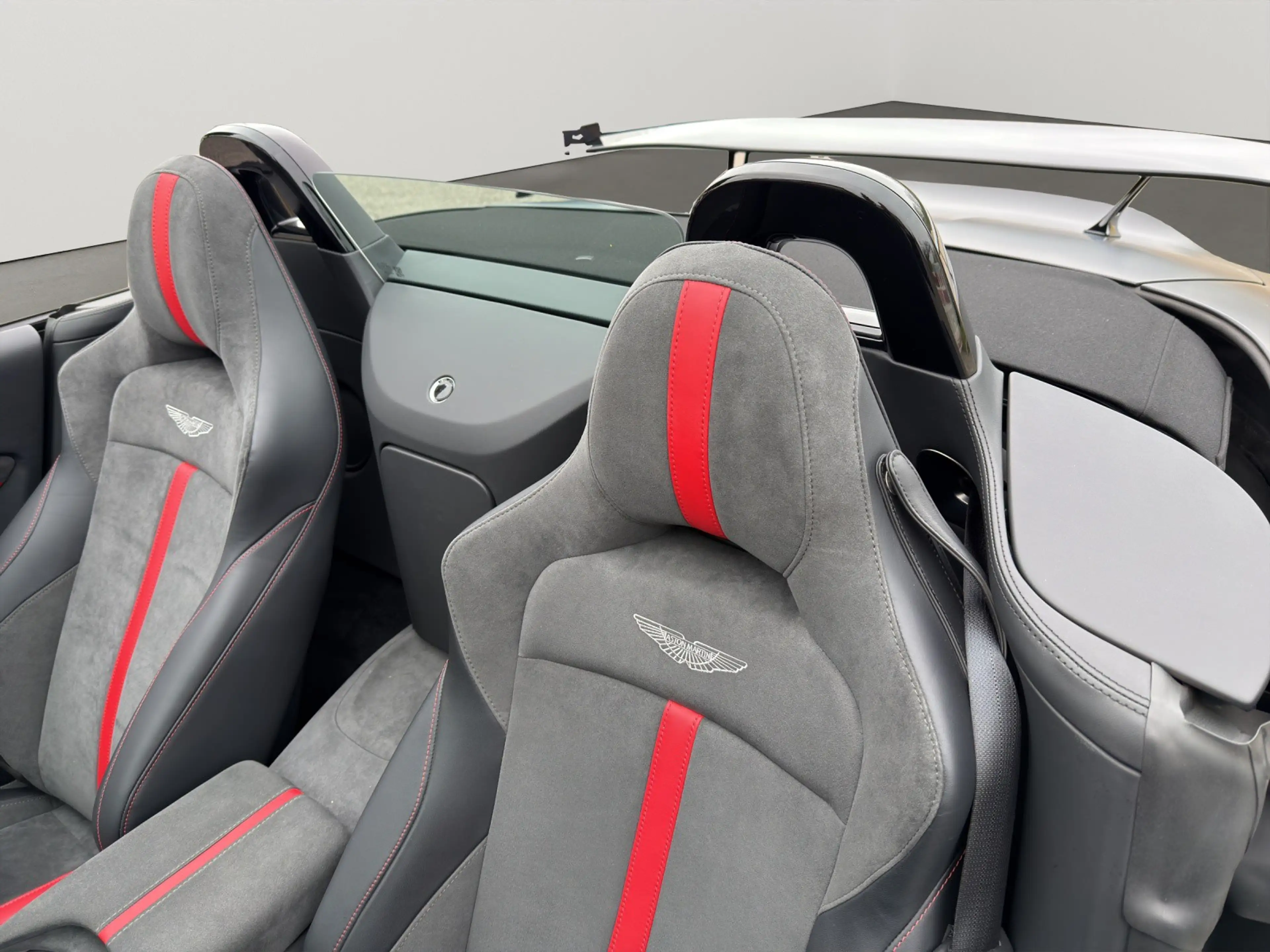 Aston Martin V8 Vantage Roadster  F1 Edition 360 CARBON AERO JET B — photo 11