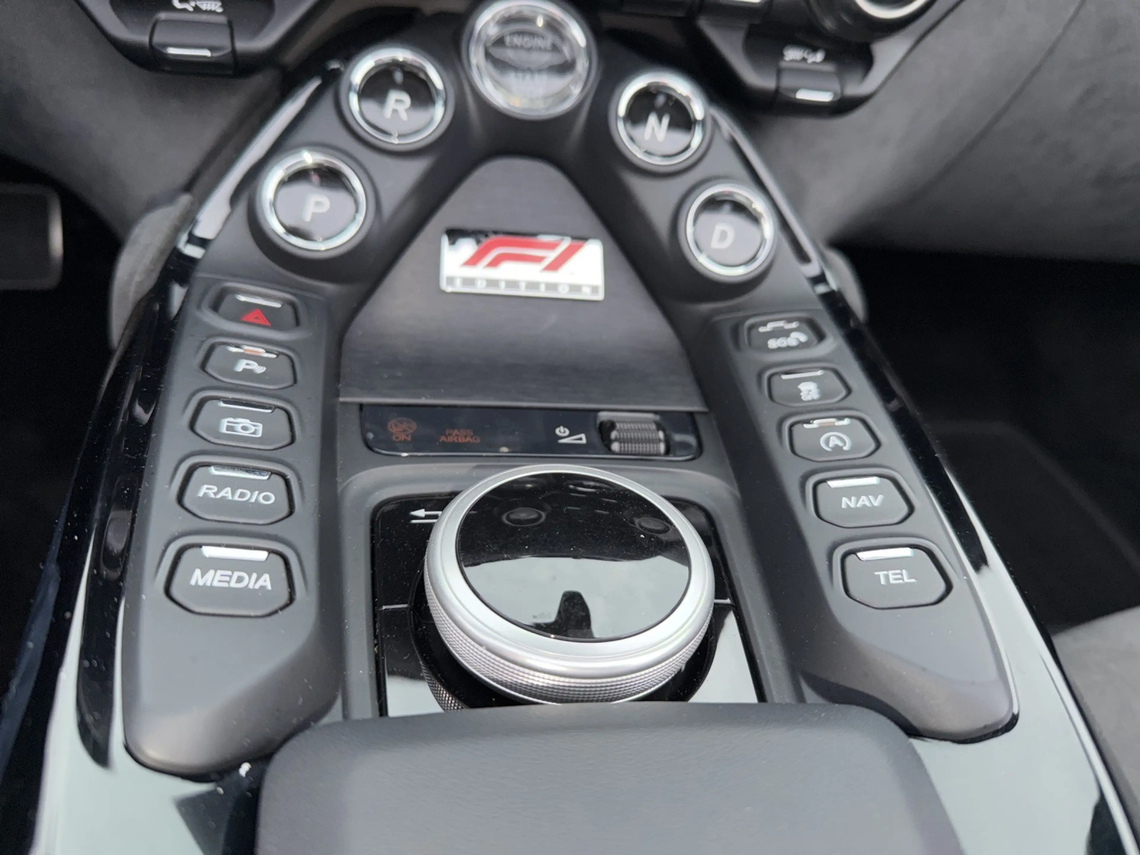 Aston Martin V8 Vantage Roadster  F1 Edition 360 CARBON AERO JET B — photo 14