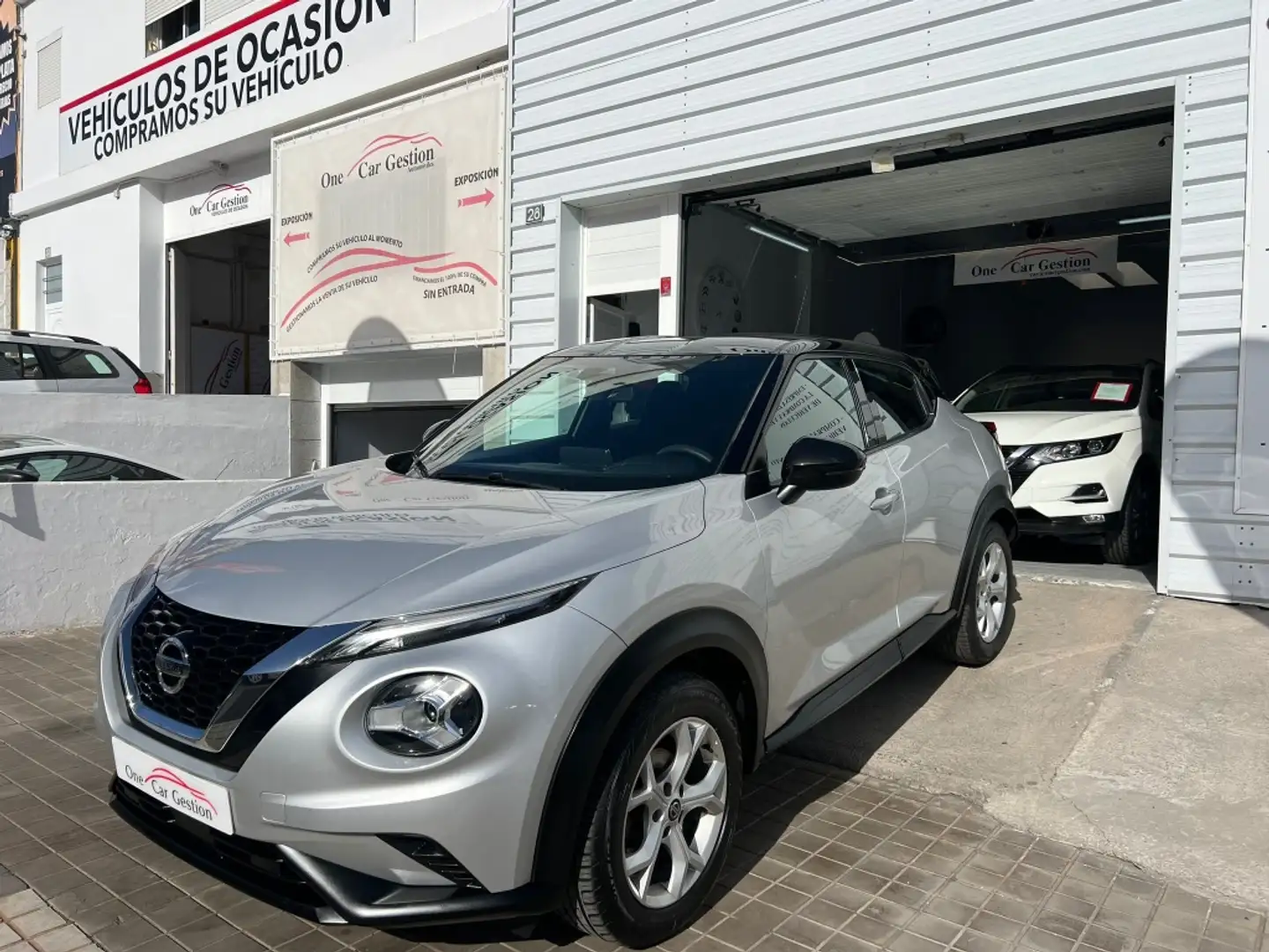 Nissan Juke 1.0 DIG-T Acenta 4x2 117 Gris - 1