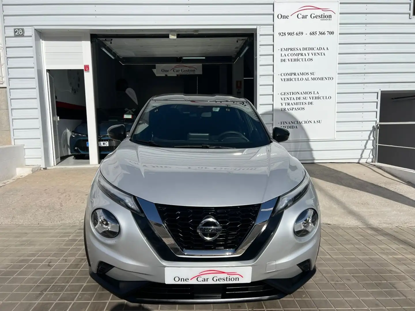 Nissan Juke 1.0 DIG-T Acenta 4x2 117 Gris - 2