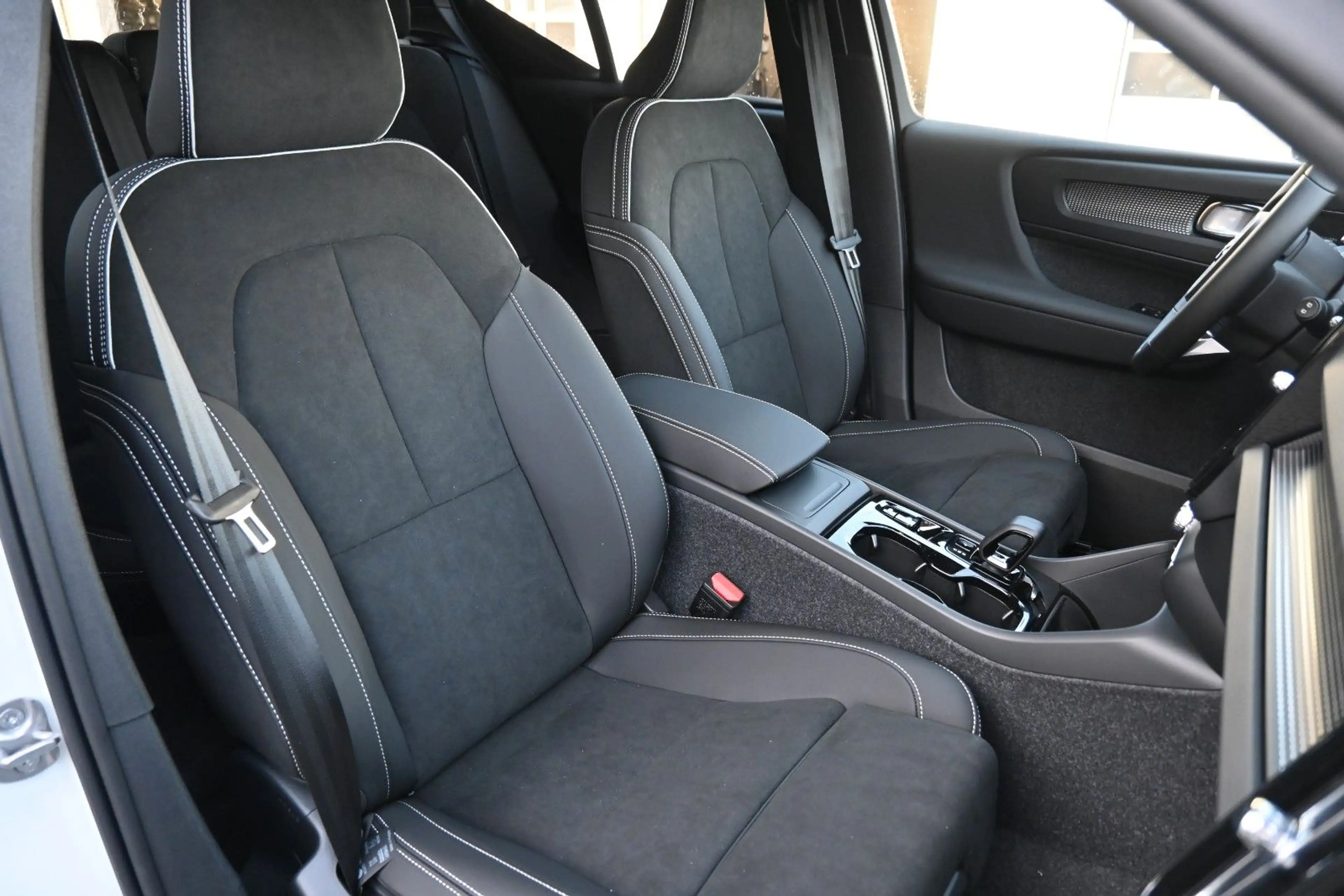 Volvo XC40 B4 DKG Plus Black Edition*STDHZG*360*ACC — photo 14