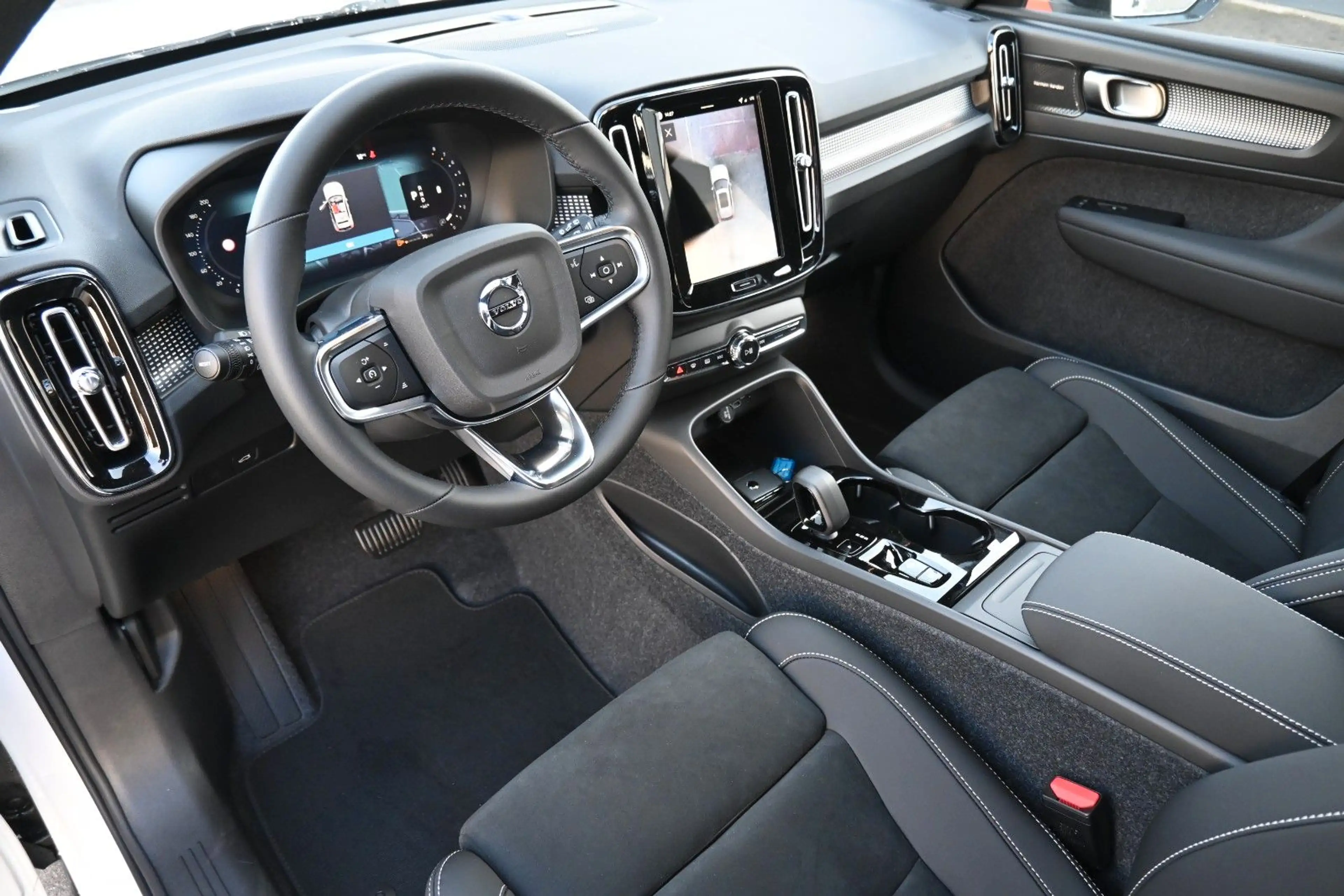Volvo XC40 B4 DKG Plus Black Edition*STDHZG*360*ACC — photo 12