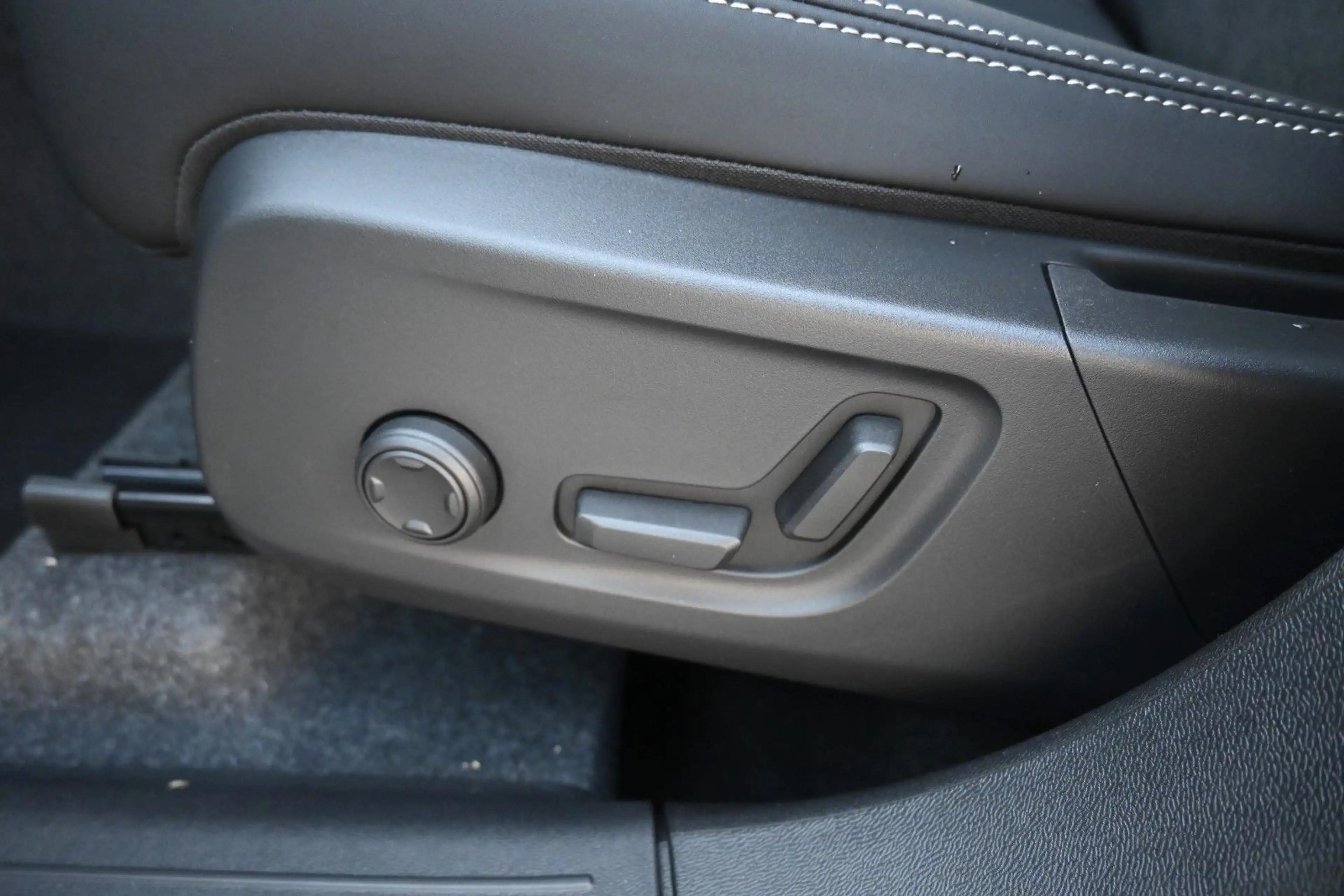 Volvo XC40 B4 DKG Plus Black Edition*STDHZG*360*ACC — photo 20
