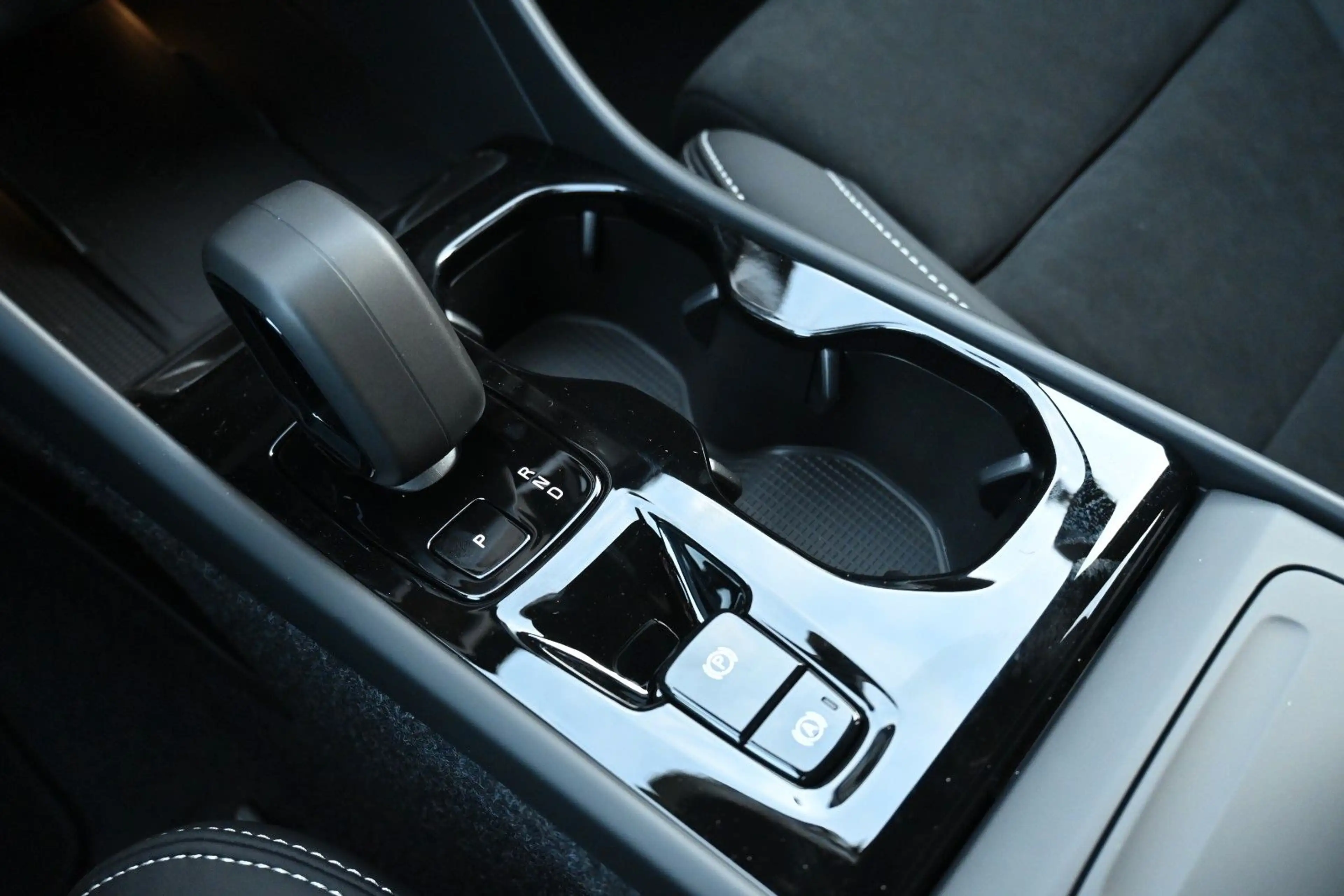 Volvo XC40 B4 DKG Plus Black Edition*STDHZG*360*ACC — photo 25