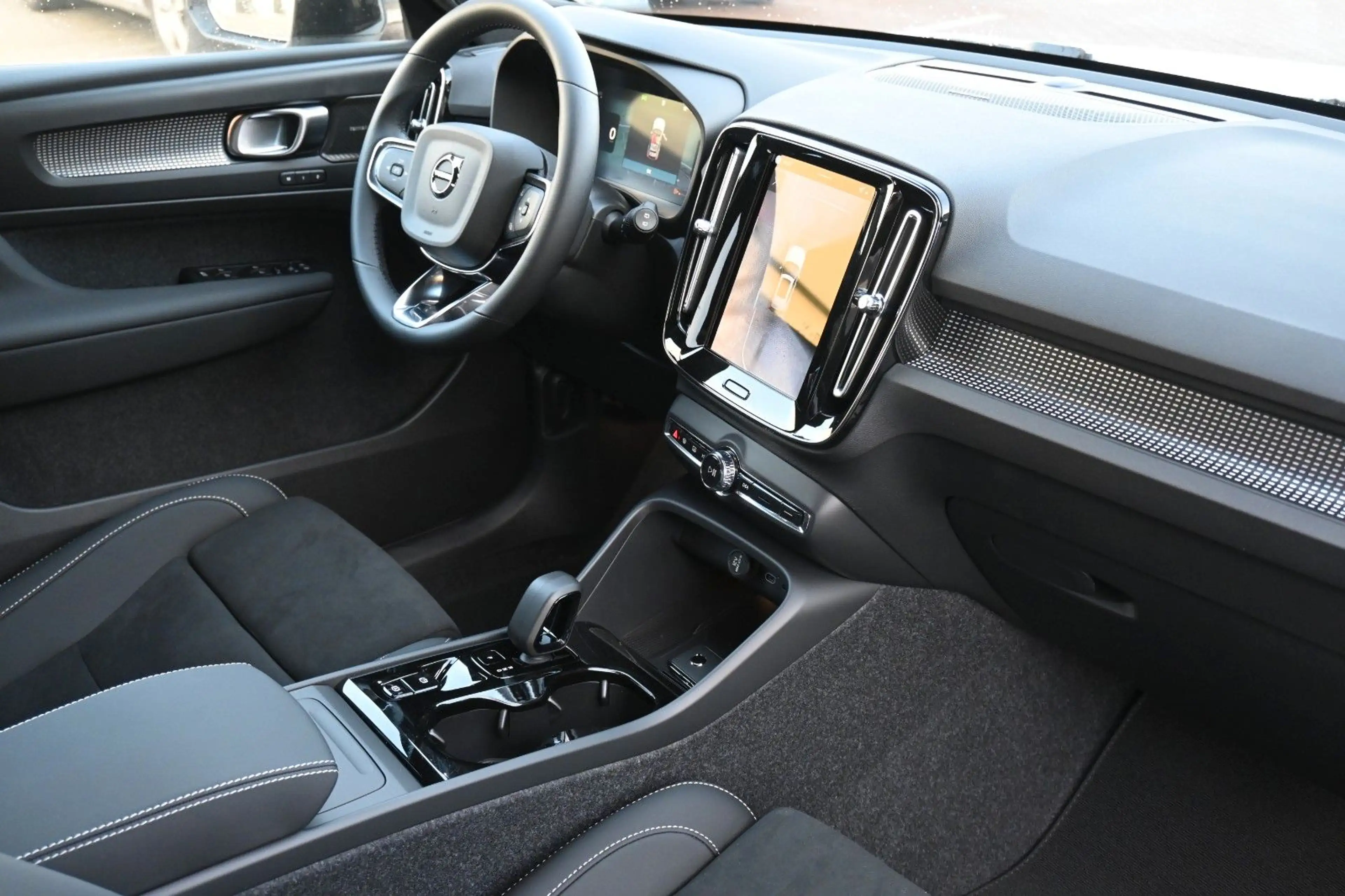Volvo XC40 B4 DKG Plus Black Edition*STDHZG*360*ACC — photo 13