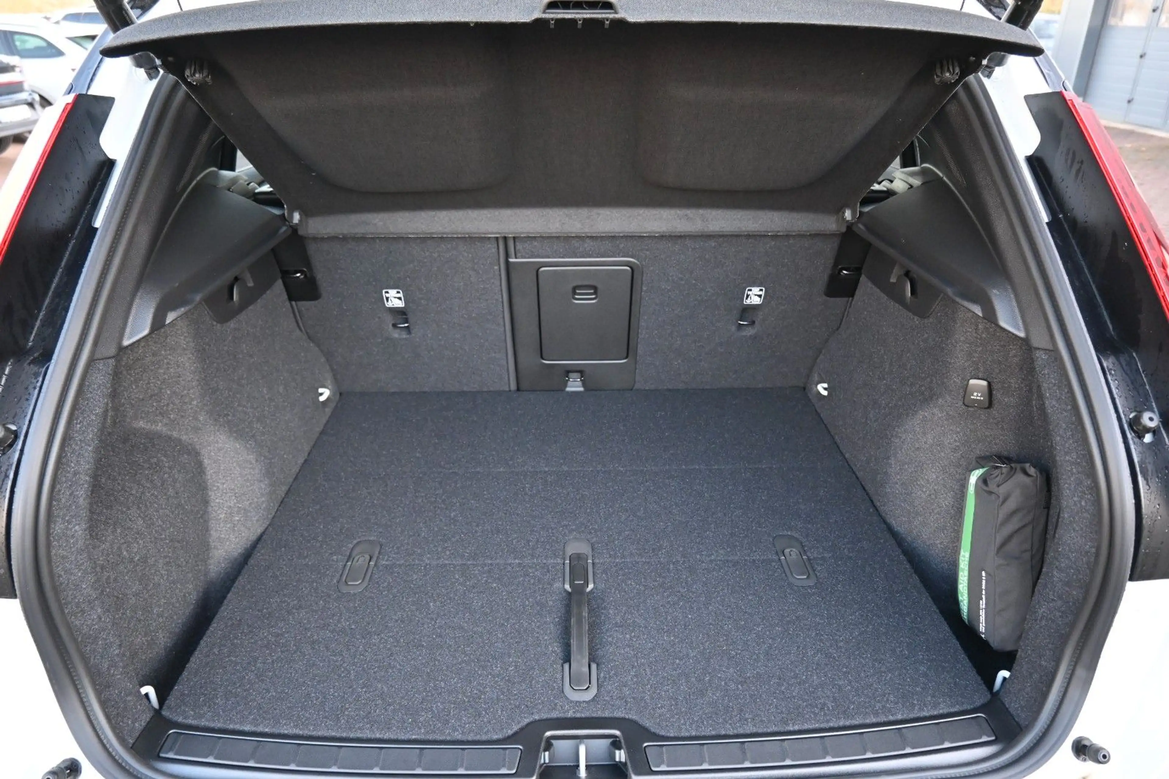 Volvo XC40 B4 DKG Plus Black Edition*STDHZG*360*ACC — photo 16