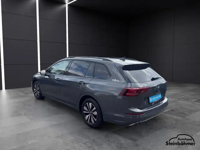Volkswagen Golf view 4