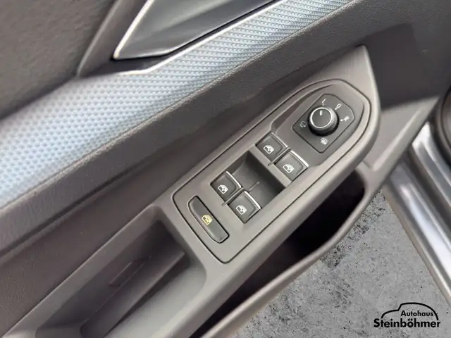 Volkswagen Golf view 16