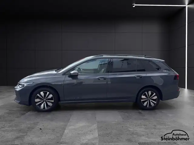 Volkswagen Golf view 3