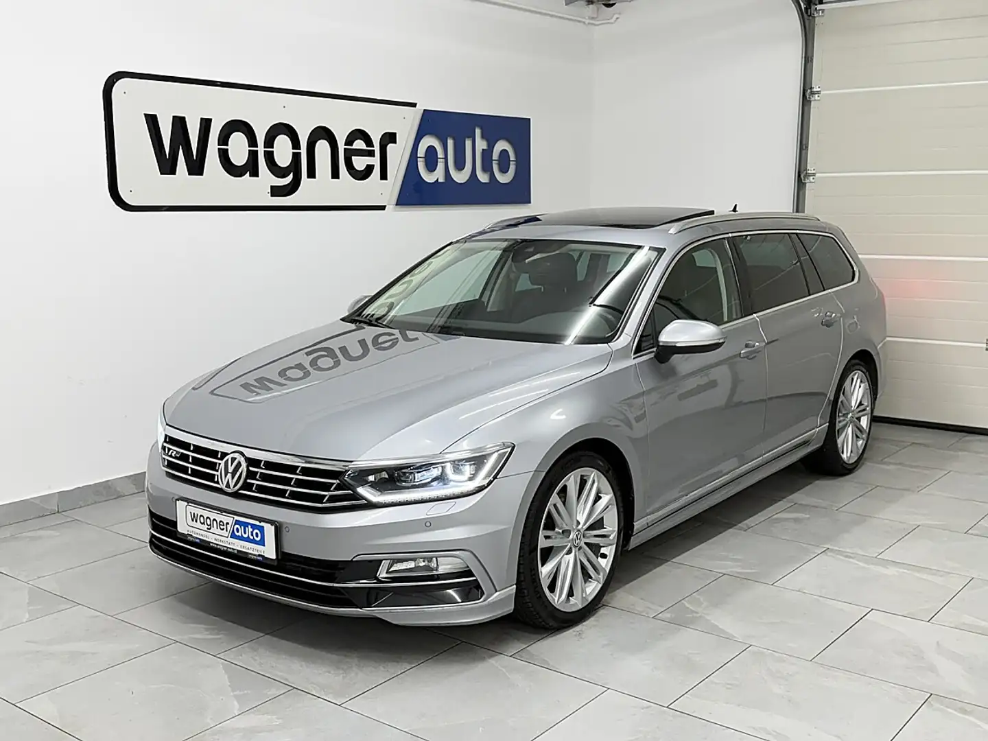 Volkswagen Passat Variant Highline 2,0 TDI SCR DSG. R-Line/LED/ACC/Pano/e... Grau - 2