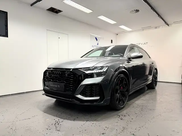 Audi RSQ8 view 7