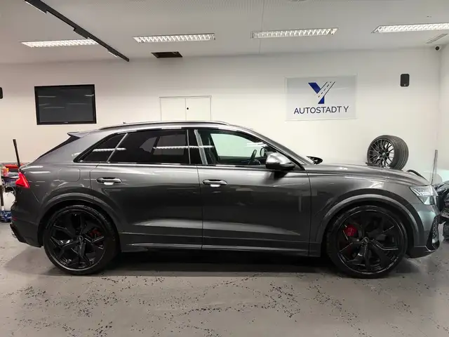 Audi RSQ8 view 14