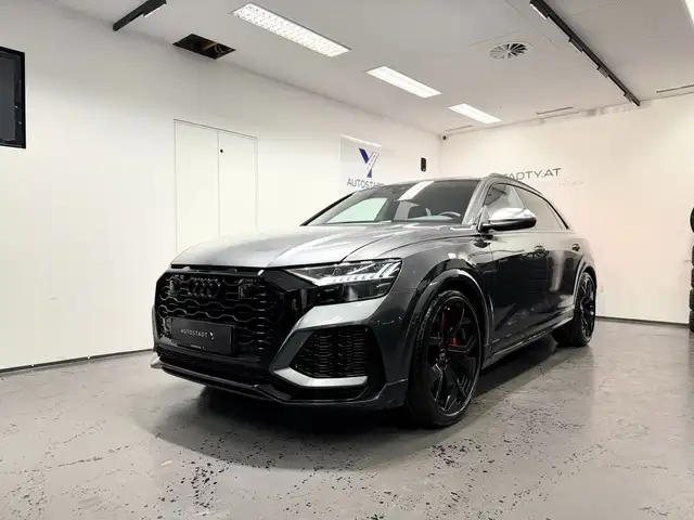Audi RSQ8 view 5