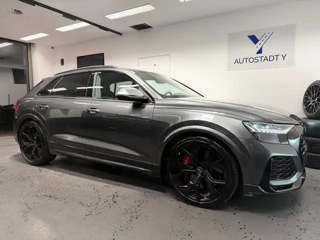 Audi RSQ8 view 12