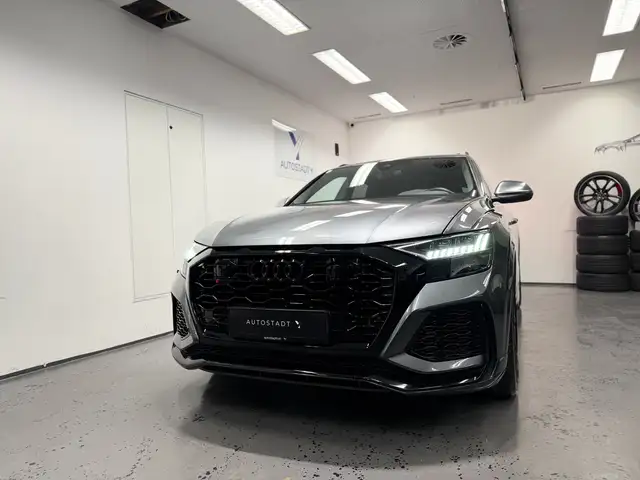 Audi RSQ8 view 8