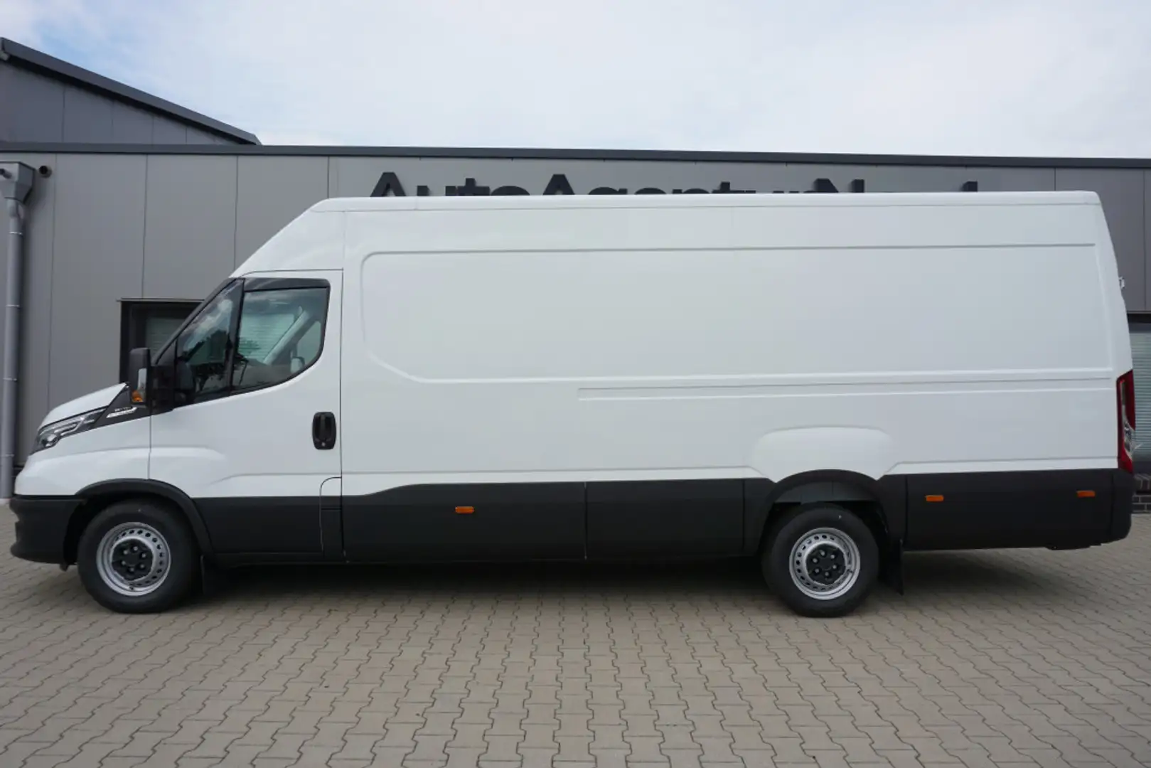 Iveco Daily 35S18 L4H2 16mÂ³ Aut.+AHK+ACC+LED+NAVI Weiß - 2