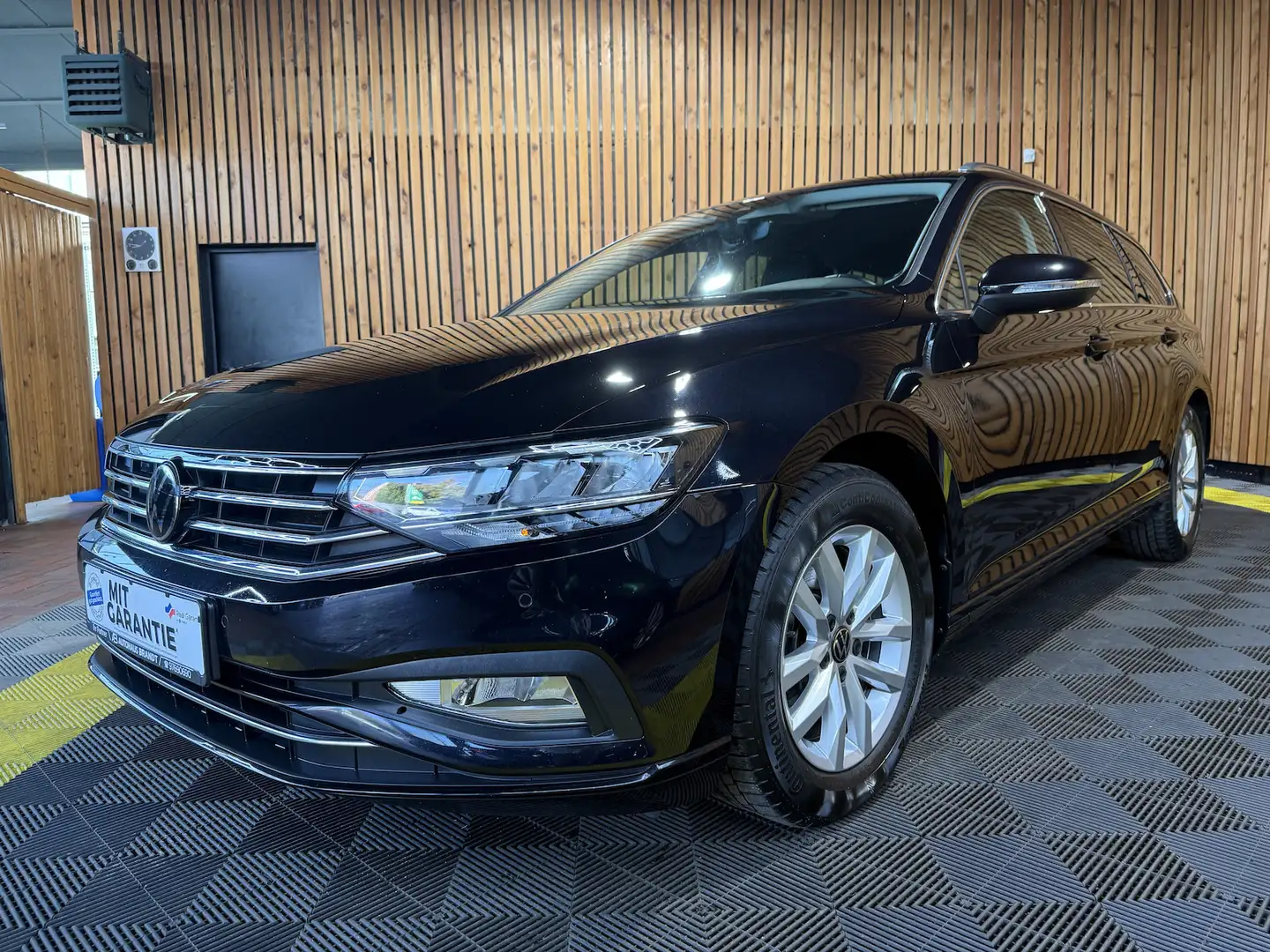 Volkswagen Passat Variant 1,5 TSI DSG *Navi*LED*Kam*ACC*AHK Schwarz - 1