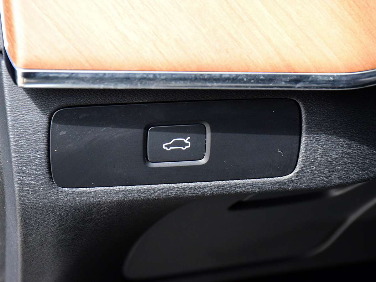 2024 Volvo XC90 B6 AWD Core Bright Theme 7-Seater thumb 14