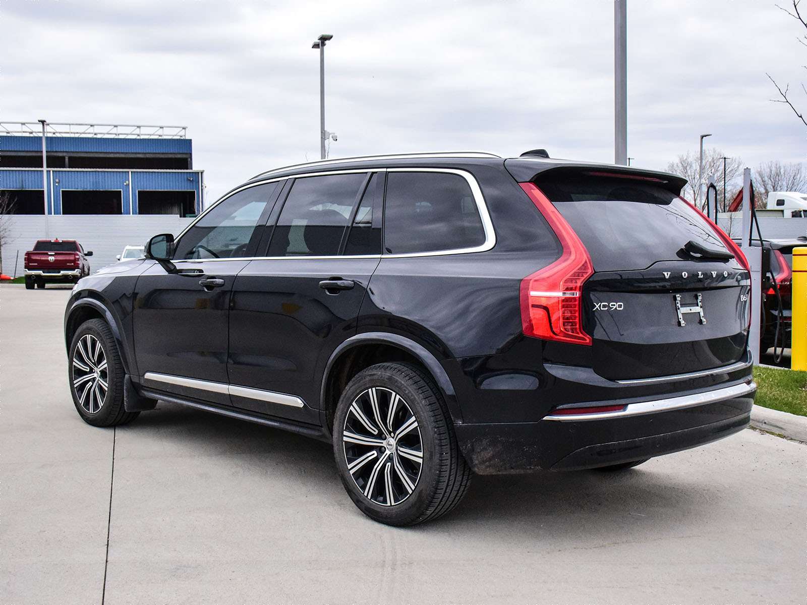 2024 Volvo XC90 B6 AWD Core Bright Theme 7-Seater thumb 7