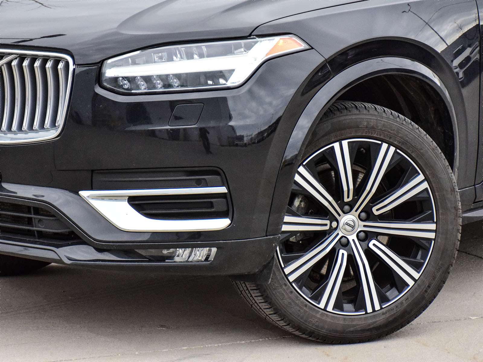 2024 Volvo XC90 B6 AWD Core Bright Theme 7-Seater alt 2