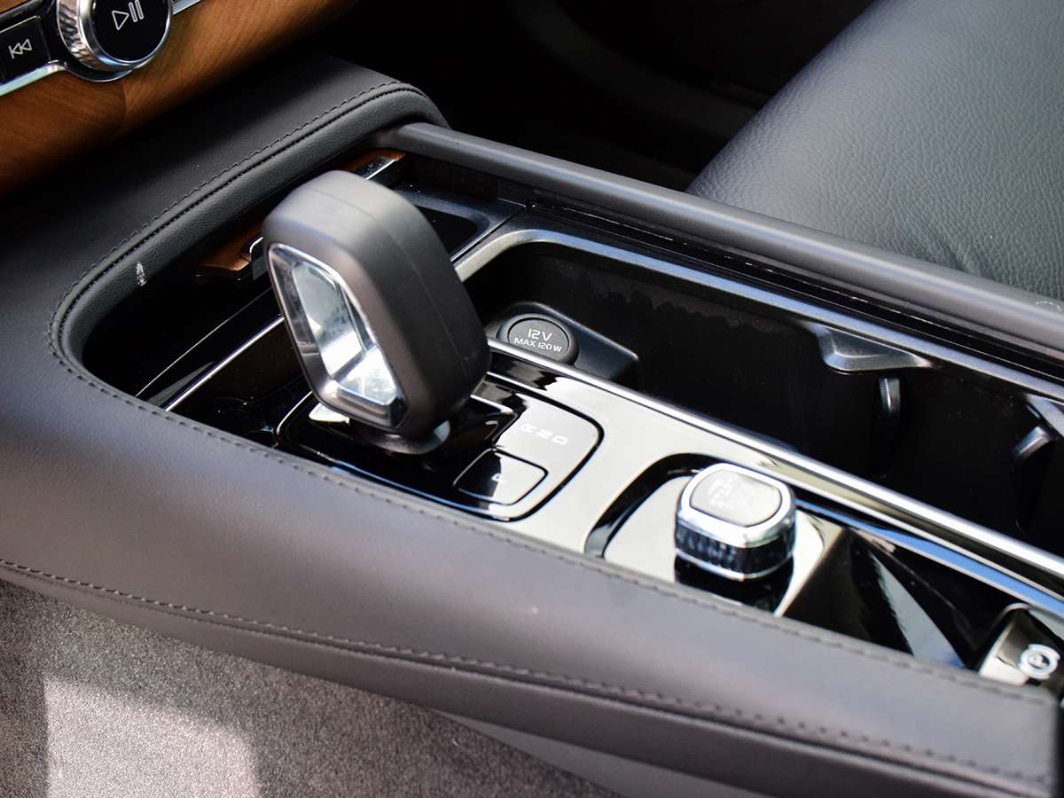 2024 Volvo XC90 B6 AWD Core Bright Theme 7-Seater thumb 12