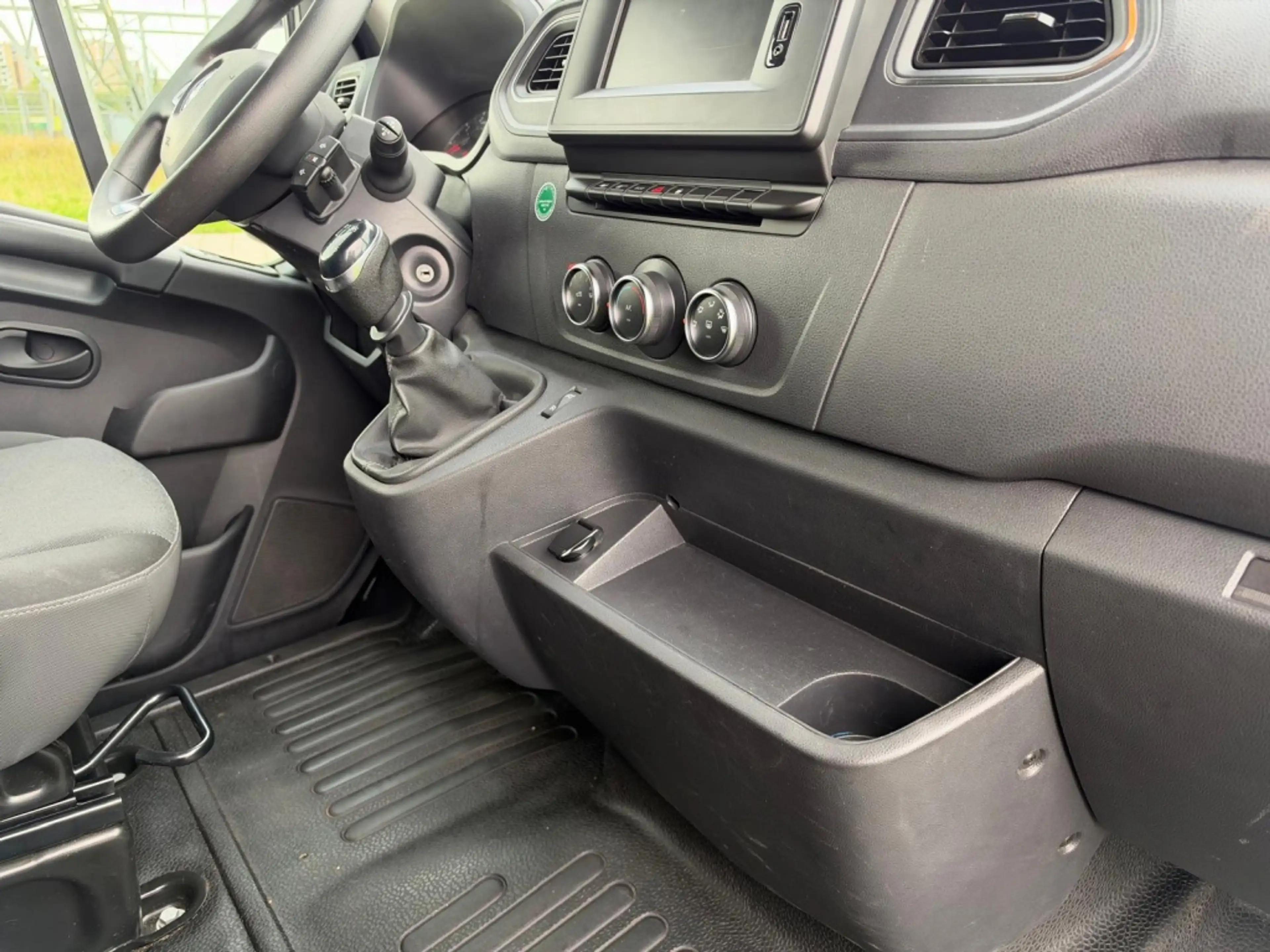 Renault Master T35 2.3 dCi L1H2 En. — photo 8