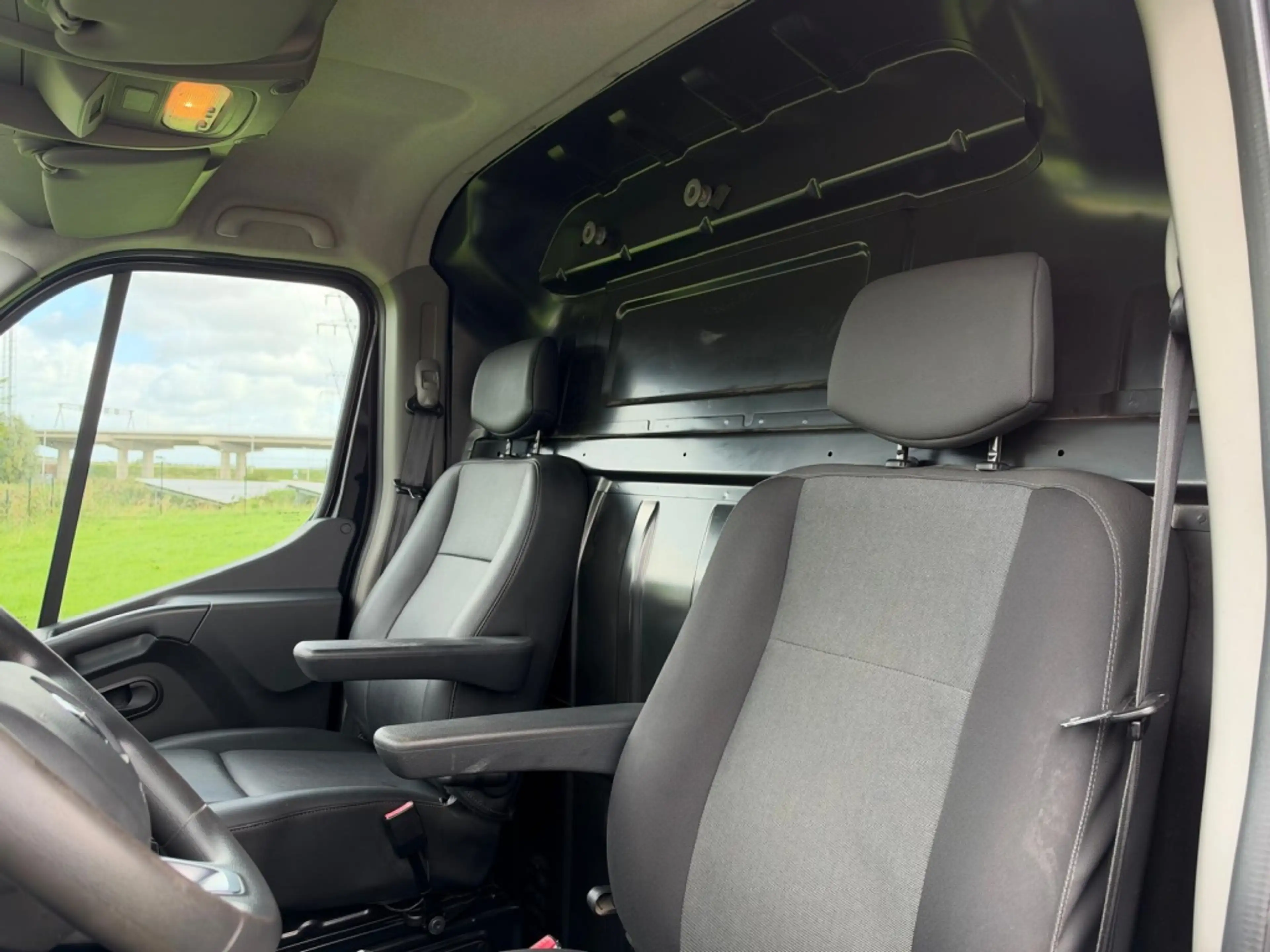 Renault Master T35 2.3 dCi L1H2 En. — photo 10