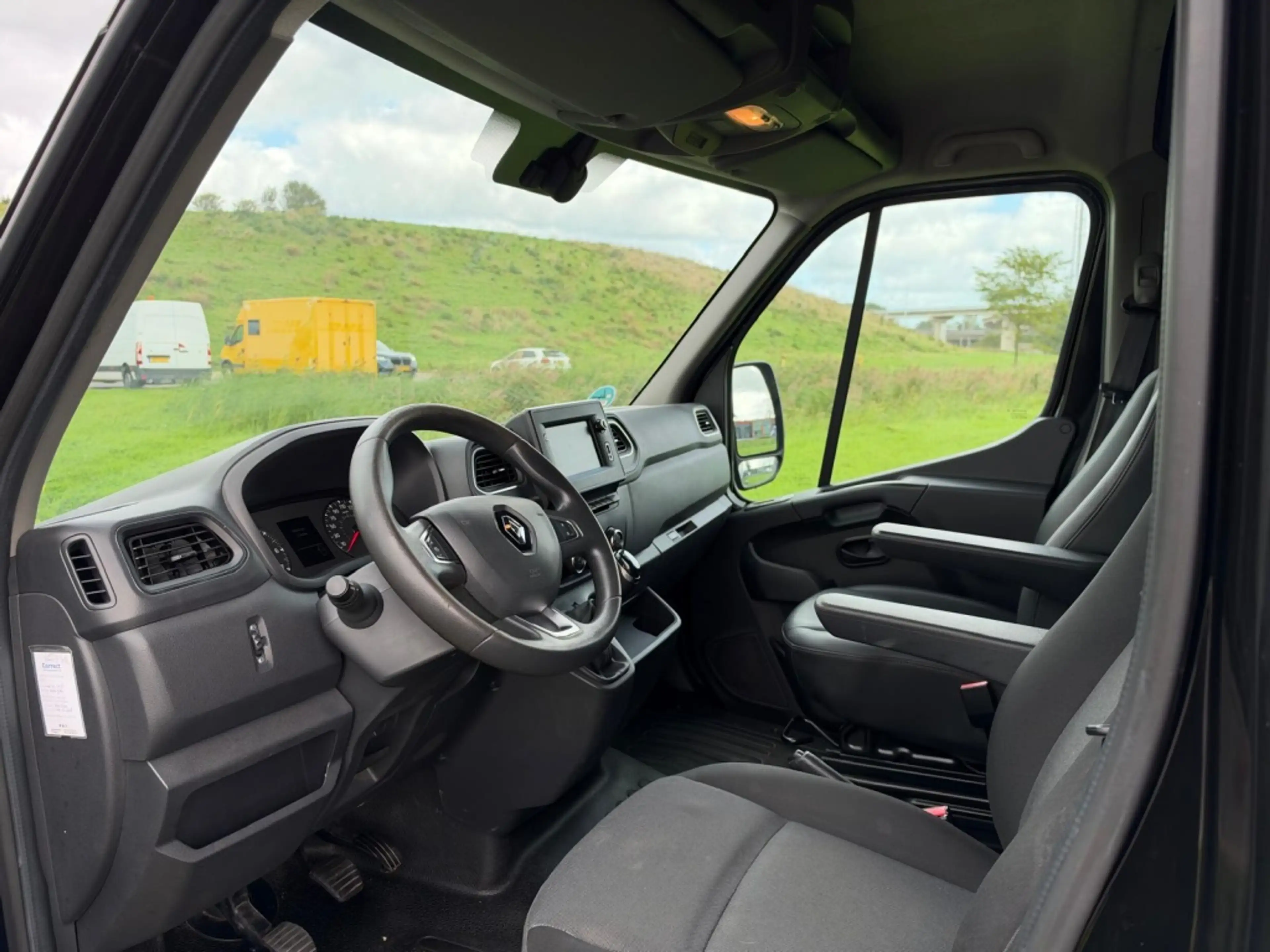 Renault Master T35 2.3 dCi L1H2 En. — photo 2