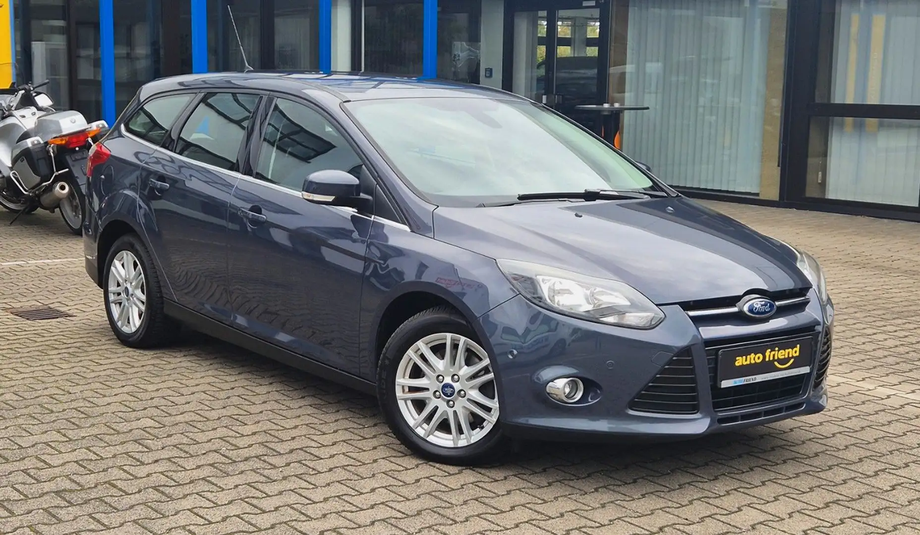 Ford Focus Titanium 1.6 ECOBOOST /PDC/SHZ/TEMPO/ALU Blau - 1