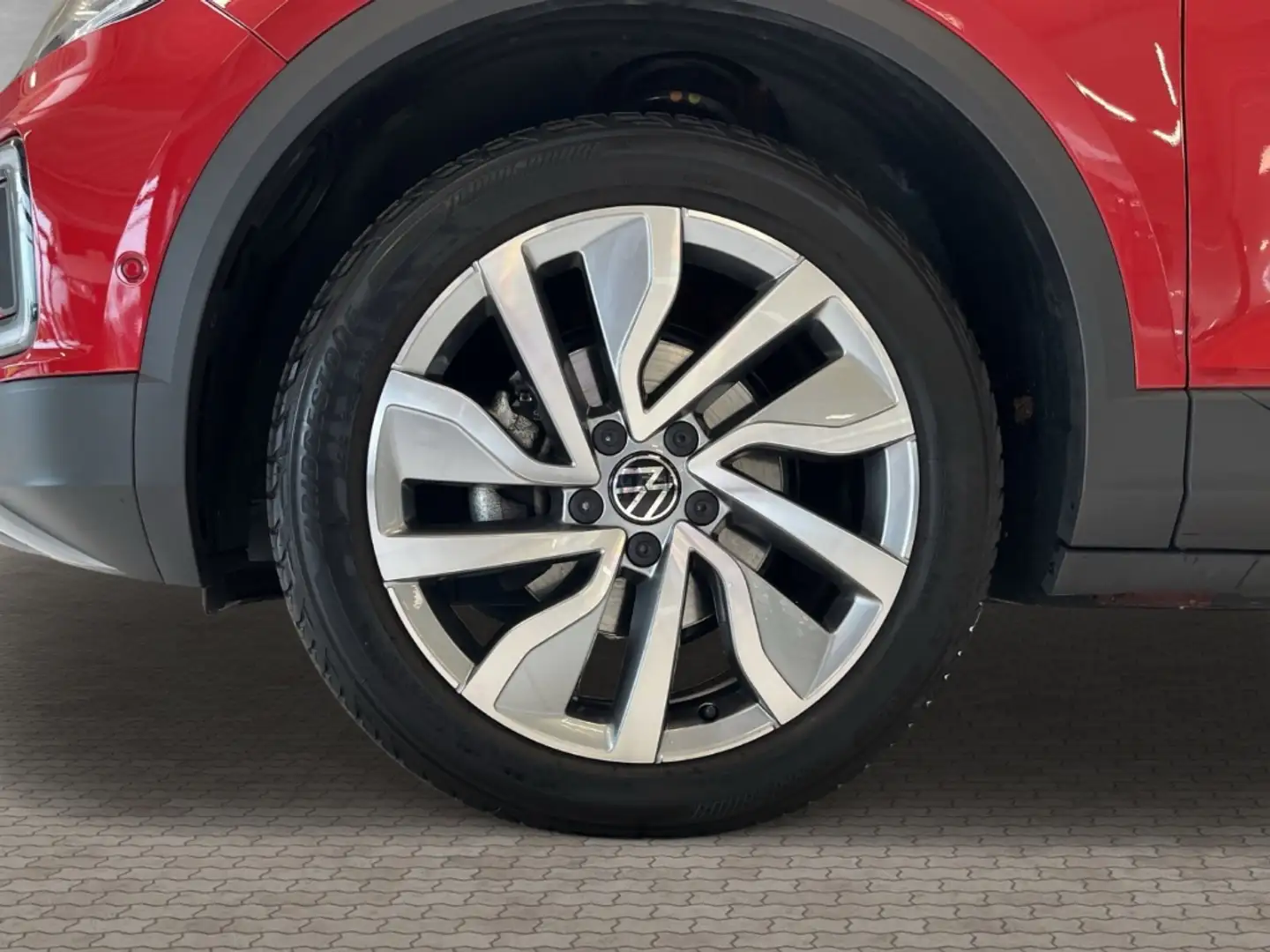Volkswagen T-Roc 1.5 TSI DSG Move Standhzg Navi Matrix ACC Rouge - 2