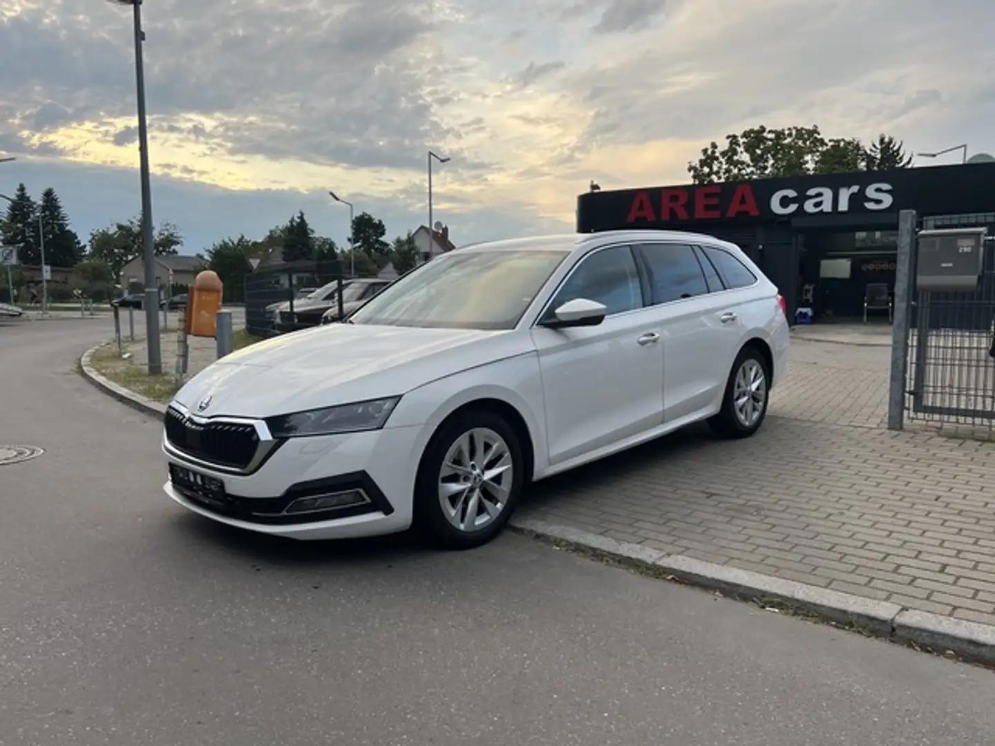Skoda Octavia Combi Style*CNG*LEDER*LED*VIRT*KAM*TEMPO* Weiß - 2