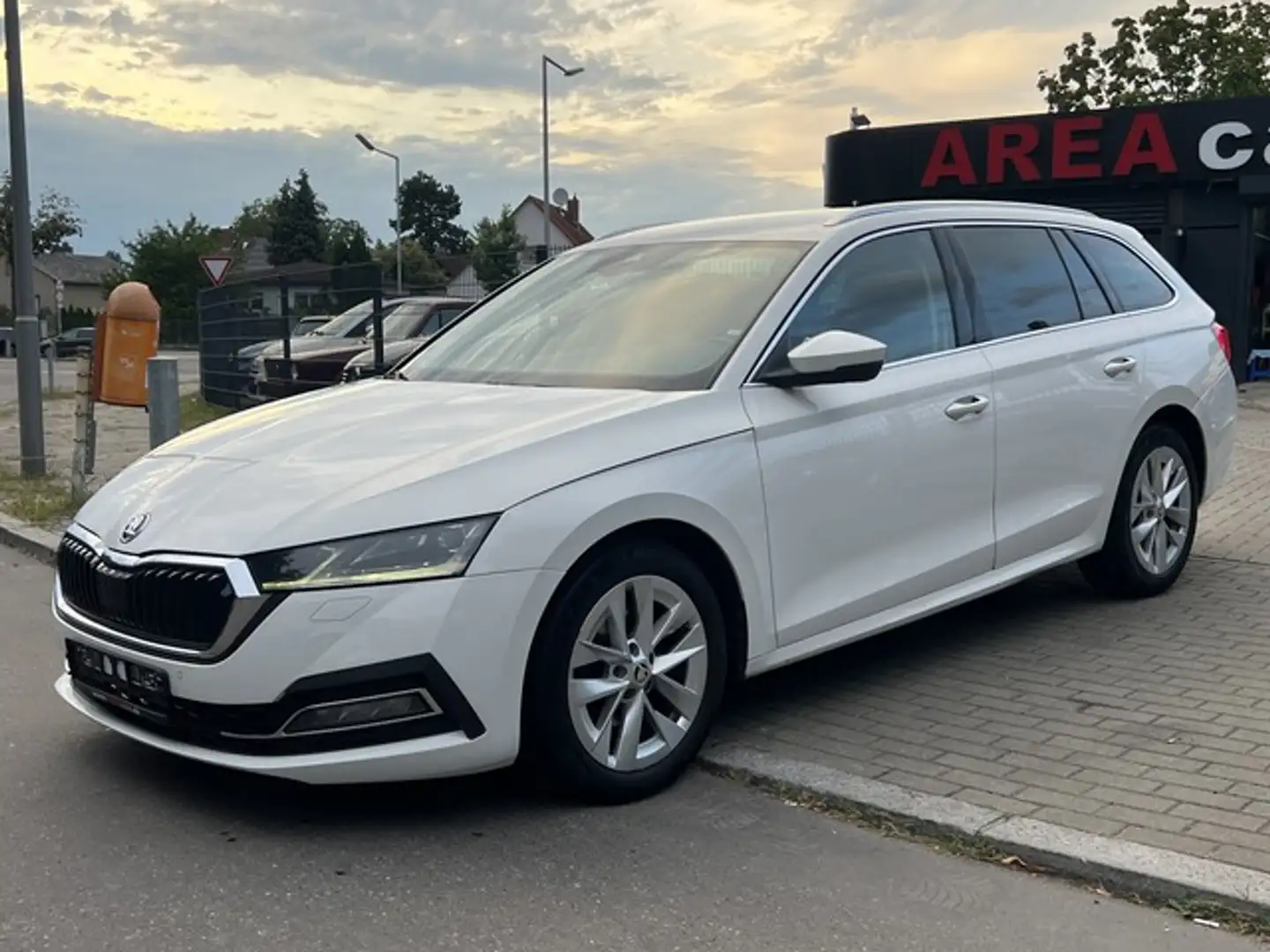 Skoda Octavia Combi Style*CNG*LEDER*LED*VIRT*KAM*TEMPO* Weiß - 1