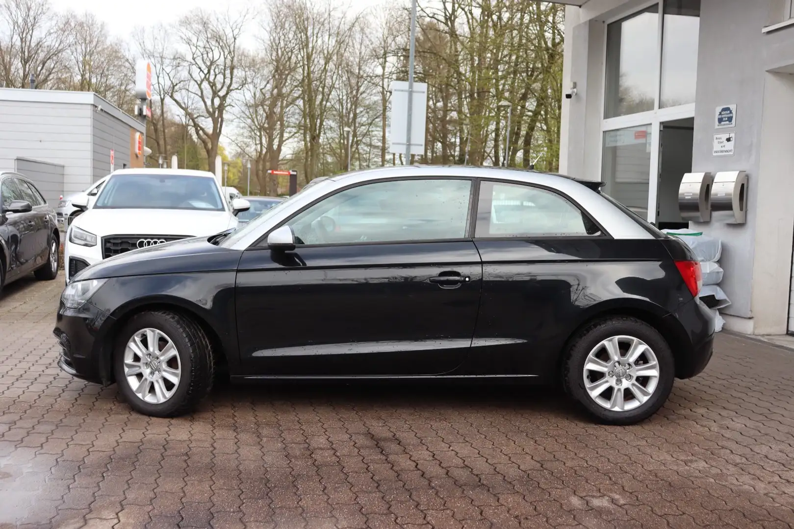 Audi A1 1.2TFSI Attraction *Klima*Sitzheizung Zwart - 2