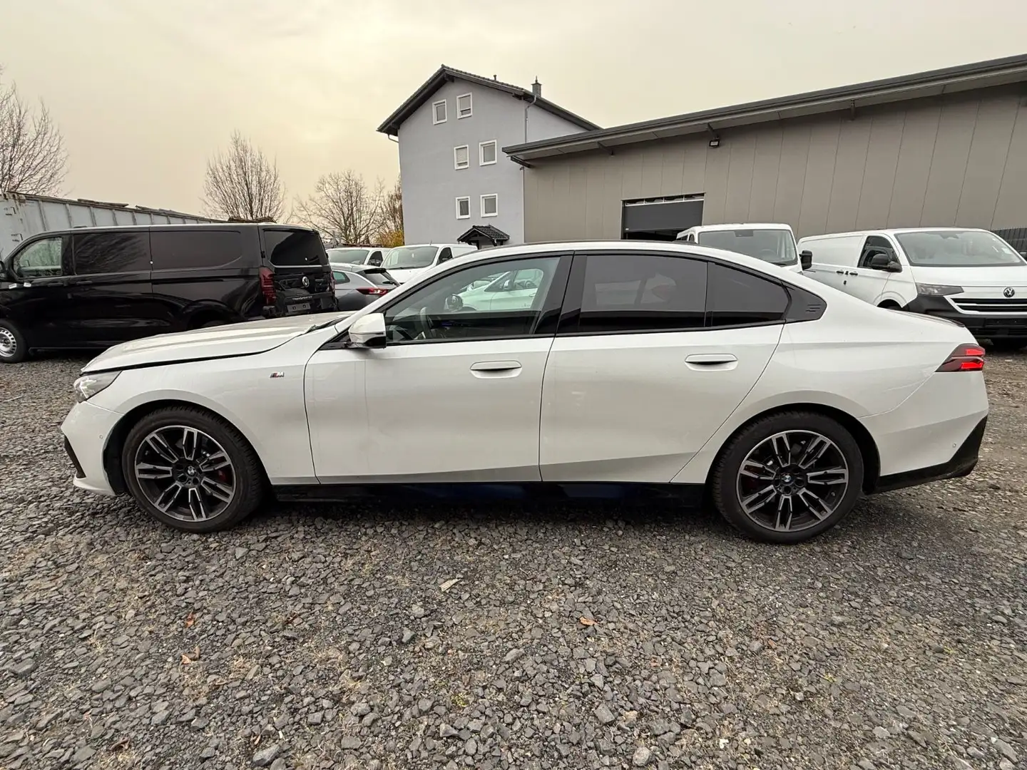 BMW 520 i Limo. M Sport Pro *PANO*HUD*SITZBEL*LED* Blanc - 2